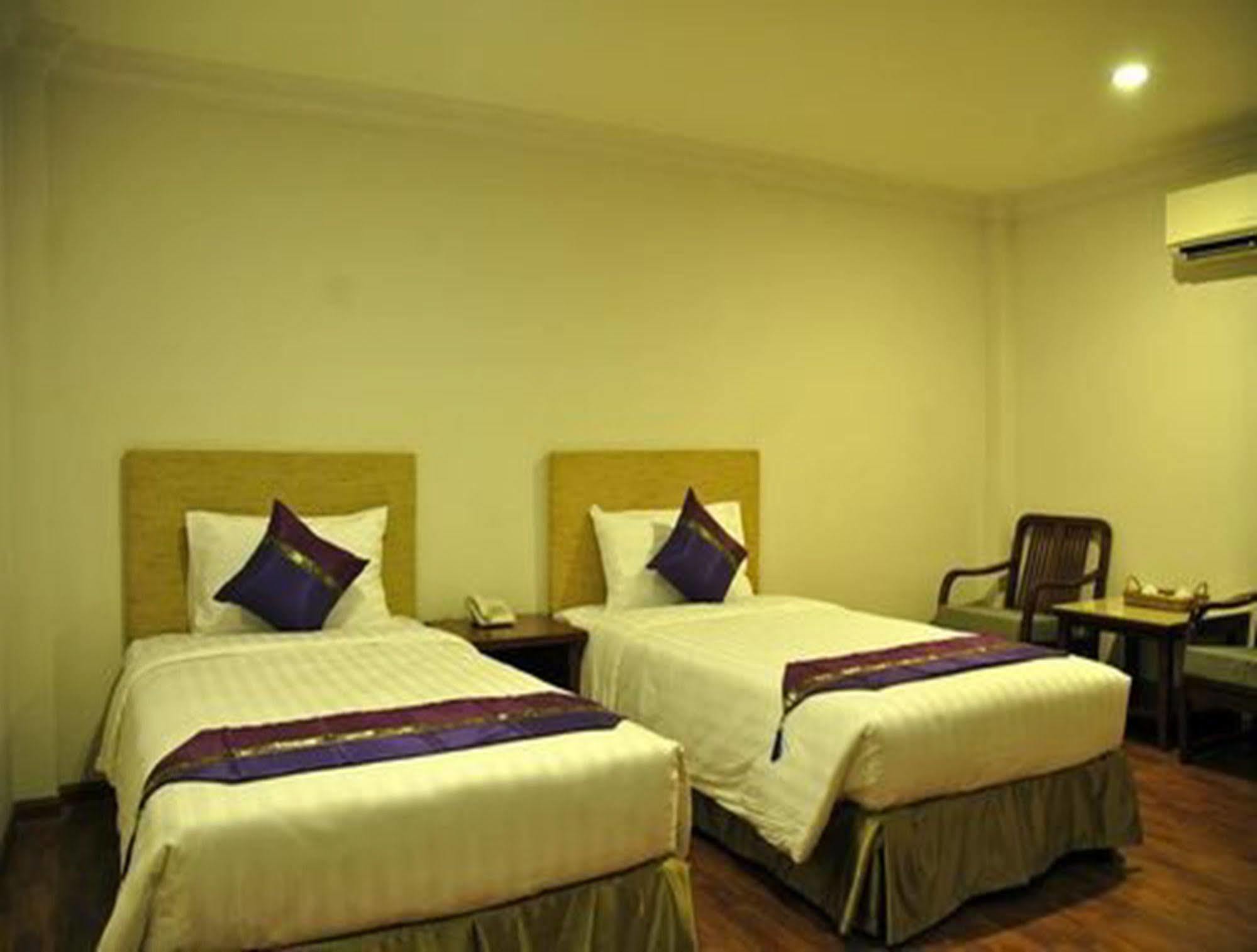 Hotel K Yangon Bagian luar foto
