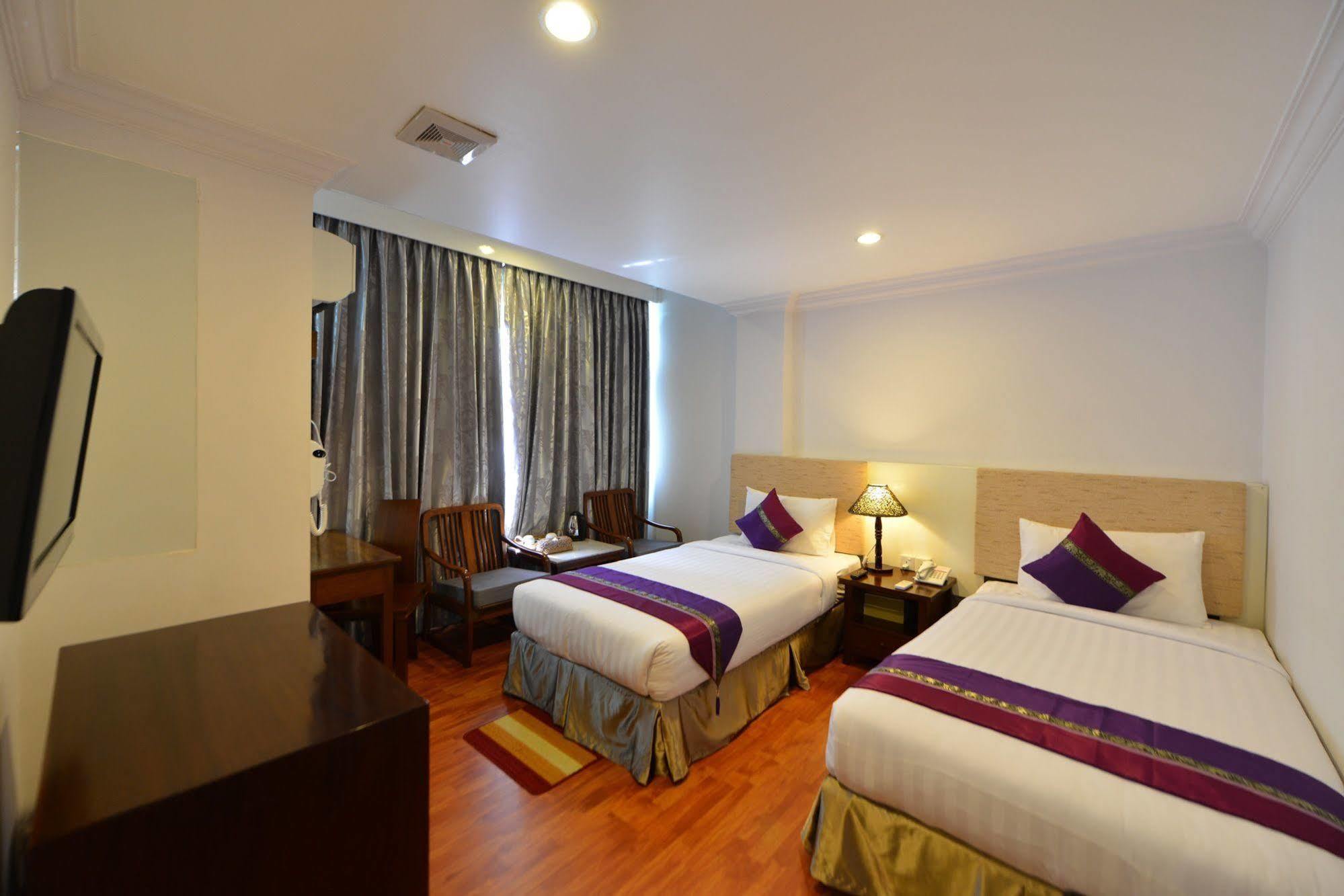 Hotel K Yangon Bagian luar foto