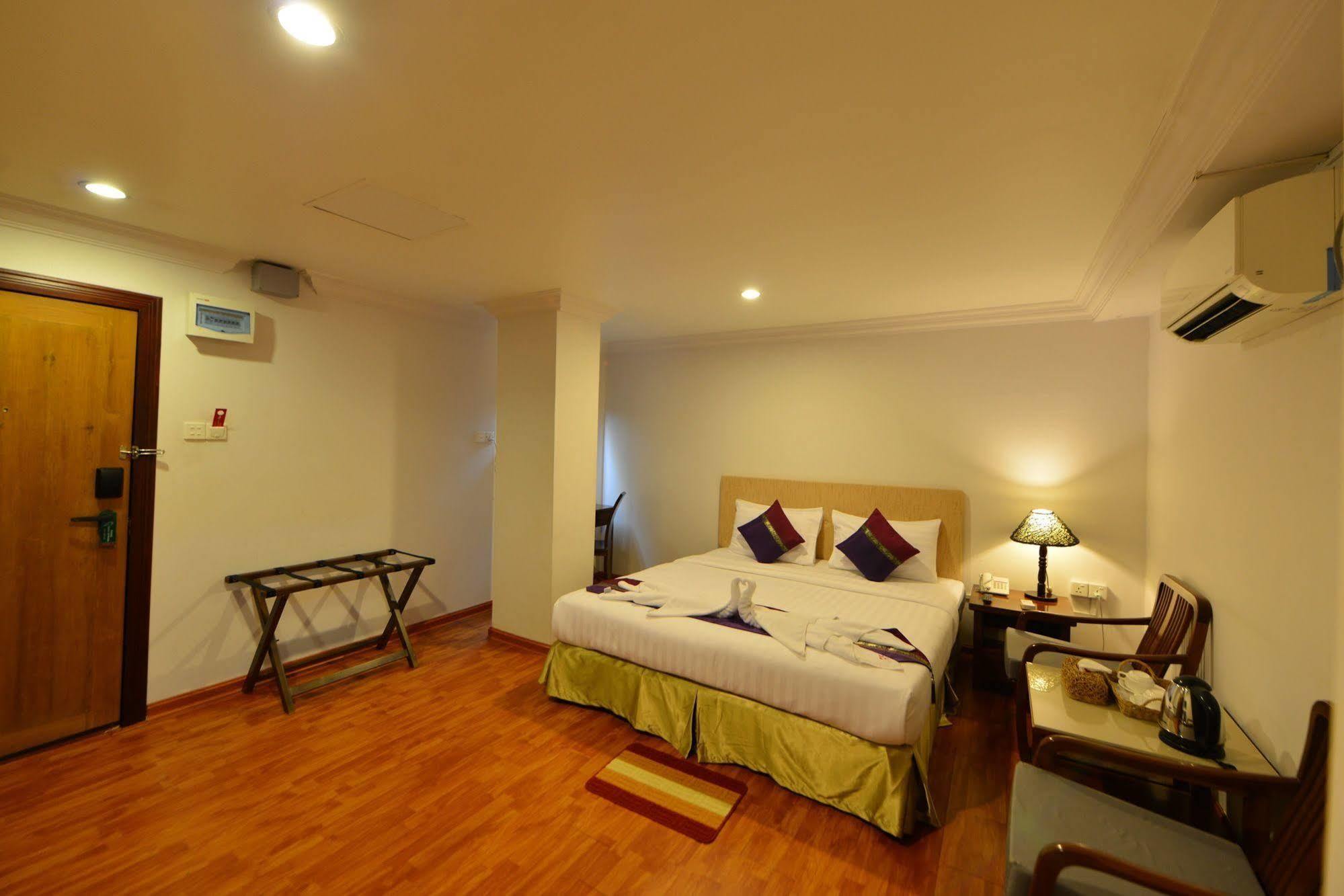 Hotel K Yangon Bagian luar foto
