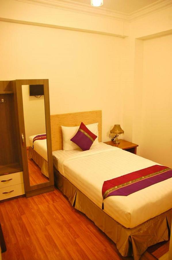 Hotel K Yangon Bagian luar foto